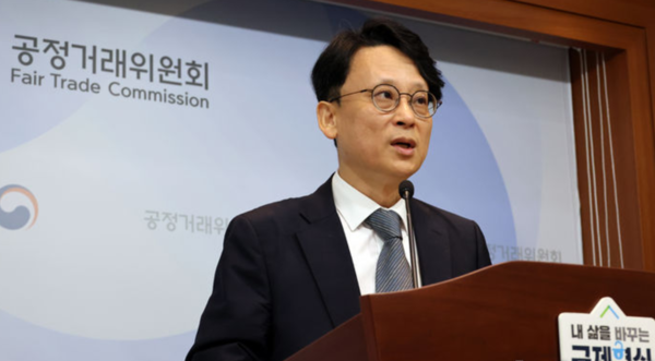 유성욱 공정거래위원회 기업집단감시국장이 8일 세종시 정부세종청사에서&nbsp; 기업집단 삼표 소속 계열회사 삼표산업이 에스피네이처를 부당하게 지원한 행위에 대해 시정명령과 과징금 116억 2,000만 원을 부과하고, 지원주체인 삼표산업을 고발한다고 밝히고 있다.&nbsp; /사진=뉴시스