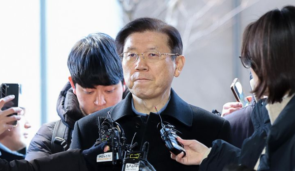 윤석열 대통령에 대한 고위공직자범죄수사처의 체포영장 집행을 저지한 박종준 대통령 경호처장이 10일 오전 서울 서대문구 국가수사본부로 출석하고 있다. 2025.01.10 / 출처-뉴시스 (포인트경제)