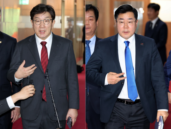 박찬대 더불어민주당(사진 오른쪽),&nbsp;권성동 국민의힘 원내대표가 17일 서울 여의도 국회에서 우원식 국회의장 주재 여야 원내대표를 회동을 마치고 의장실을 나서고 있다. /뉴시스