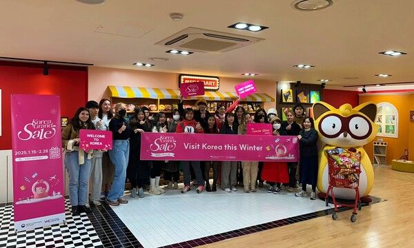 농심 코리아그랜드세일 외국인관광객 안양공장 견학 사진 /농심 제공