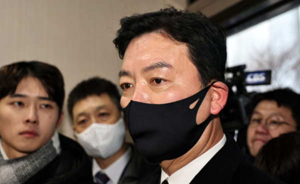 김성훈 대통령경호처 차장이 지난 17일 서울 서대문구 경찰청 국가수사본부 특별수사단(특수단)에 출석하며 취재진 질문에 답변하고 있다. /사진=뉴시스