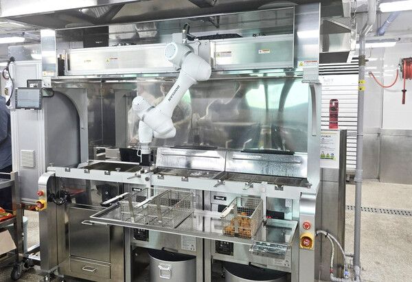 단체급식 튀김 솔루션 /두산로보틱스 제공
