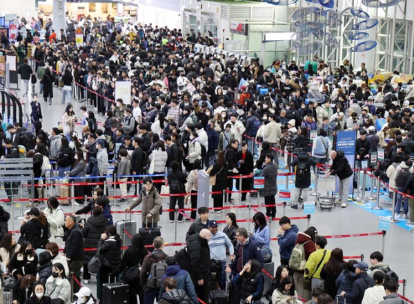 부산 강서구 김해국제공항 국제선 출국장 / 사진-뉴시스 (포인트경제)