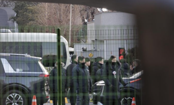 고위공직자범죄수사처(공수처)가 3일 윤석열 대통령 체포영장 집행을 시도한 가운데 서울 용산구 관저 앞에 경호처 직원들이 경계 근무를 서고 있다. /사진=뉴시스