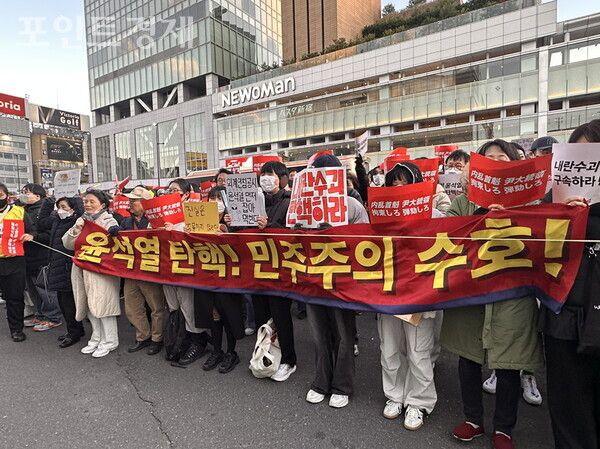 지난 12월 14일 탄핵가결을 외치는 재일동포들©포인트경제 박진우 특파원