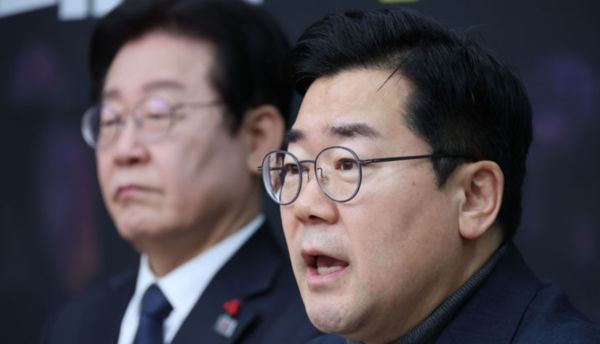 박찬대 더불어민주당 원내대표가 27일 오전 서울 여의도 국회에서 열린 최고위원회의에서 발언하고 있다. /사진=뉴시스