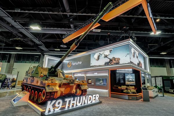 한화에어로스페이스는&nbsp;미국&nbsp;워싱턴DC에서&nbsp;13~15일&nbsp;열리는&nbsp;'AUSA&nbsp;2025'&nbsp;전시회에서&nbsp;차륜형&nbsp;K9A2&nbsp;자주포,&nbsp;유무인복합&nbsp;K9A3&nbsp;등&nbsp;K9의&nbsp;진화적&nbsp;개발&nbsp;계획을&nbsp;전시한다. /한화에어로스페이스 제공