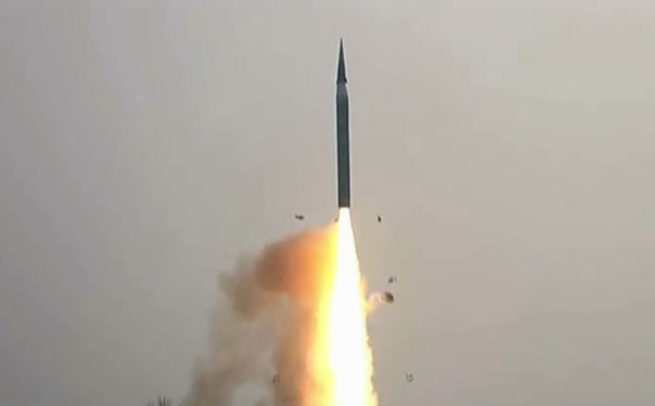 김정은 북한 국무위원장이 올 초 북한 미사일총국의 신형 극초음속 중장거리 탄도미사일 시험발사를 화상감시체계로 참관했다고 북한 조선중앙TV가 보도했다. /조선중앙TV 갈무리