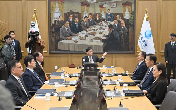 이창용 한국은행 총재가 23일 오전 서울 중구 한국은행 본관에서 금융통화위원회 본회의를 주재하고 있다. /사진=뉴시스