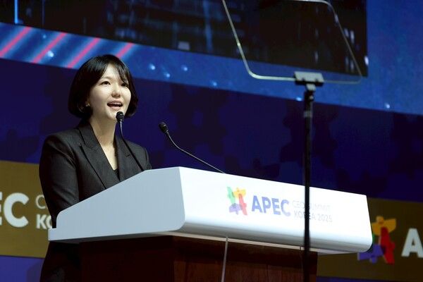 29일 오전, 최수연 네이버 대표가 'APEC CEO Summit'에서 기조 연설을 하고 있다.