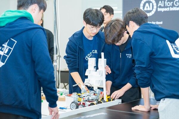 지난 8일 네이버 1784에서 청소년 글로벌 로보틱스 챌린지가 진행됐다. /네이버 커넥트재단 제공