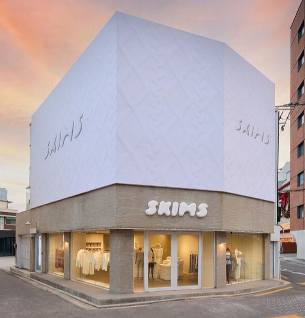 한섬, 국내 최초 스킴스 홀리데이 팝업스토어 운영 /현대백화점 제공