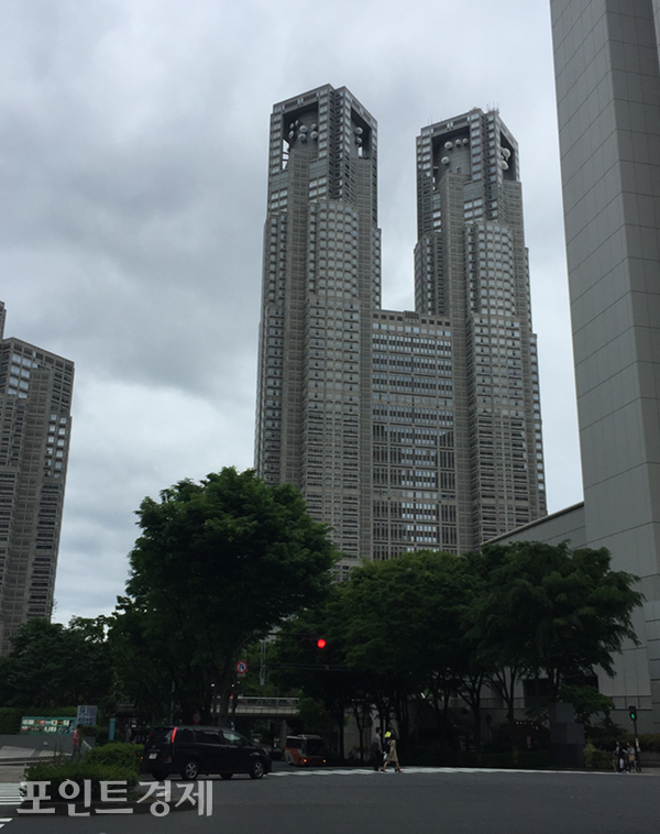 숙박세 개편 논의가 진행 중인 도쿄도청 전경@포인트경제