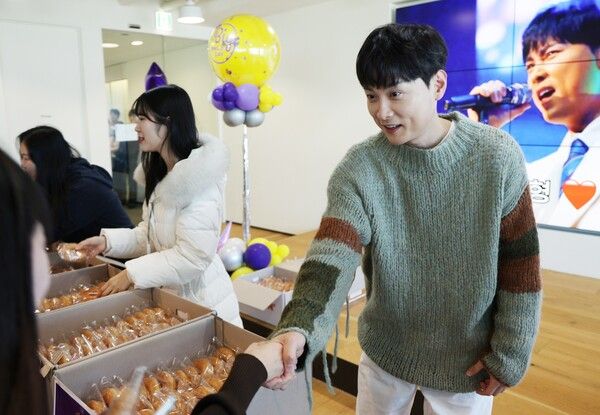 가수 민경훈, G마켓 본사 방문 빅스마일데이 응원 /G마켓 제공