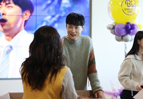 가수 민경훈, G마켓 본사 방문 빅스마일데이 응원 /G마켓 제공