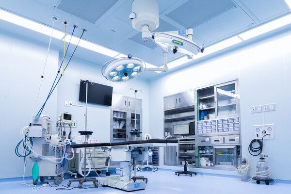 연세사랑병원은 첨단공조시스템 라미나플로우 설비로 감염에 대비하고 있다.