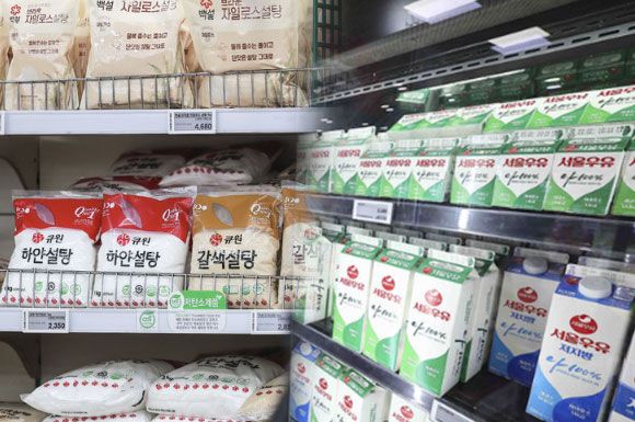 마트에 진열되어 있는 설탕과 우유 /사진=뉴시스