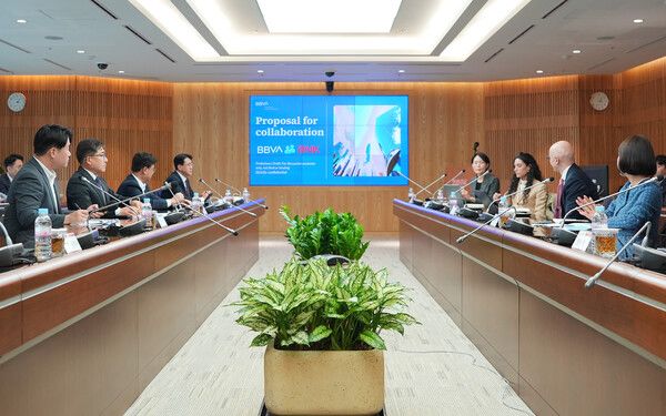 BNK금융그룹은 10일 스페인 BBVA은행과 글로벌 금융 협력 확대를 위한 실무 회의를 진행했다고 밝혔다.