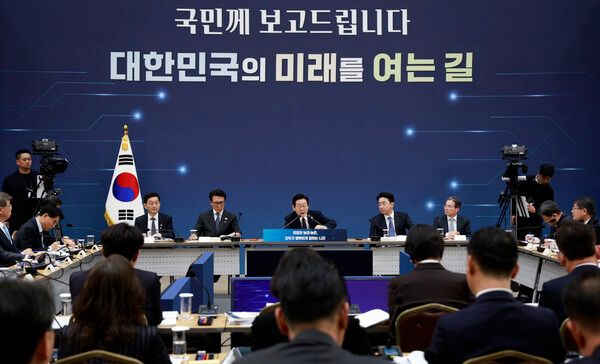 이재명 대통령이 11일 세종시 정부세종컨벤션센터에서 열린 농림축산식품부(농촌진흥청·산림청)-고용노동부 업무보고에서 발언하고 있다. /사진=뉴시스