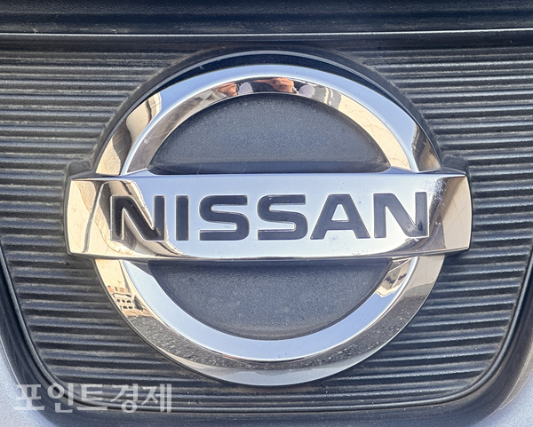 경영 위기 속 재건 과제를 안고 있는 닛산의 로고@포인트경제
