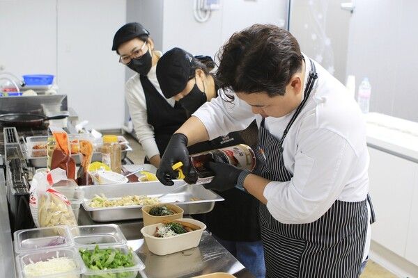 CJ프레시웨이 평택시 사회적경제 기업 컨설팅 현장 모습 /CJ프레시웨이 제공