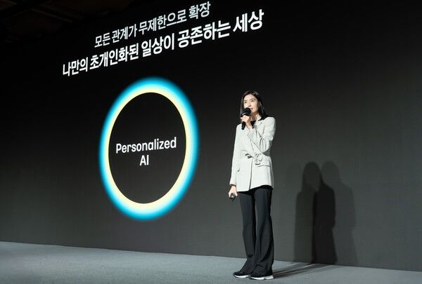 이&nbsp;날&nbsp;간담회에는&nbsp;정신아&nbsp;카카오&nbsp;대표(왼쪽)와&nbsp;샘&nbsp;올트먼&nbsp;오픈AI&nbsp;CEO가&nbsp;직접&nbsp;참석해&nbsp;양사의&nbsp;협력&nbsp;방향성을&nbsp;공유했다. /카카오 제공