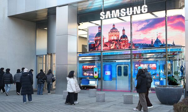 갤럭시 S25 체험 공간. 삼성 강남&nbsp; '갤럭시 스튜디오' 지하철 콘셉트 디지털 파사드 전경 /삼성전자 제공