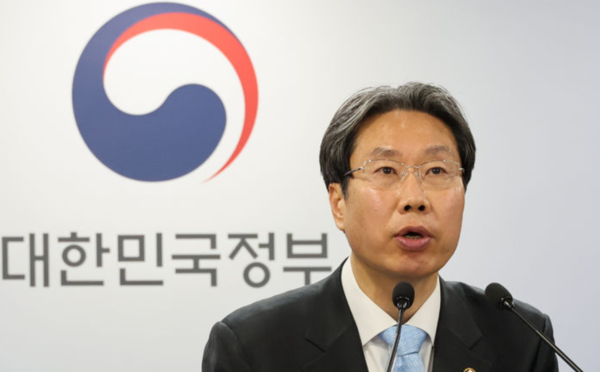 최장혁 개인정보보호위원회(개인정보위) 부위원장이 17일 오전 서울 종로구 정부서울청사에서 딥시크(DeepSeek) 진행상황 관련 브리핑을 하고 있다. /사진=뉴시스