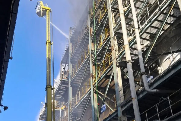 19일 오전 울산시 울주군 온산읍대정리 고려아연 2공장에서 화재 / 울산소방본부 (포인트경제)