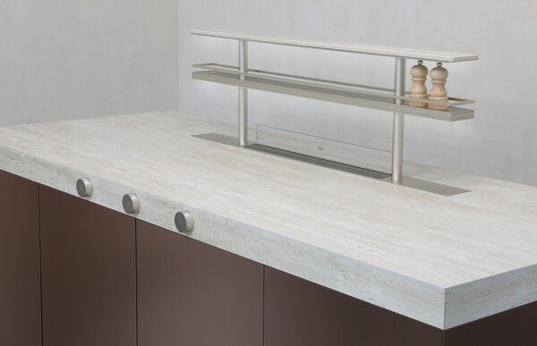 LG전자 'SKS' 리브랜딩 제품으로 ‘히든 인덕션’과 일체형 후드를 적용한 아일랜드 시스템 형태의 콘셉트 제품 사진이다. [사진=LG전자](포인트경제)