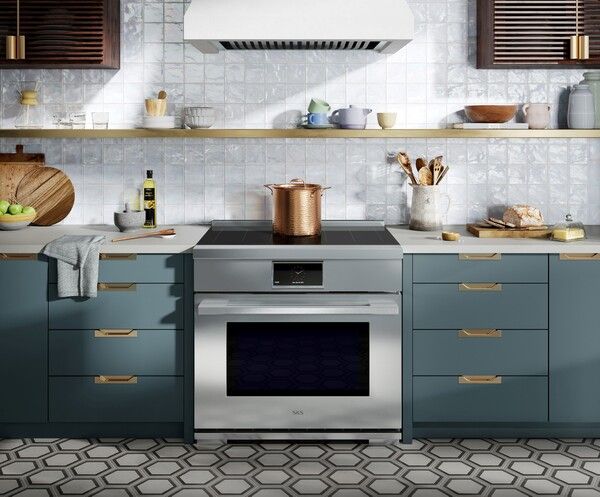 LG전자 'SKS' 리브랜딩 제품으로 올프리(All-free) 인덕션이 탑재된 36인치 '쿡존프리 인덕션 프로레인지’ 신제품이 담긴 사진이다. [사진=LG전자](포인트경제)