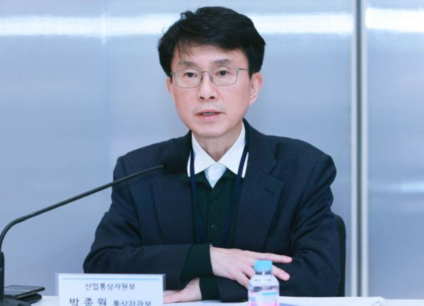 박종원 산업통상자원부 통상차관보가 14일 서울 강남구 대치동 한국섬유센터에서 열린 '미국 관세 조치 대응 회의'에서 인사말을 하고 있다. /산업통상자원부&nbsp;