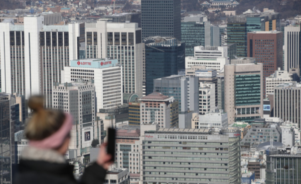 서울 남산공원에서 바라본 을지로 오피스단지. /사진=뉴시스