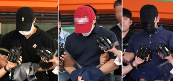 서울 용산구 한 아파트에서 추락사한 현직 경찰관이 참석한 이른바 '집단 마약 모임'을 주도한 참석자들이 2023년 9월 서울 마포구 서울서부지법에서 열린 마약류관리법 위반 혐의 영장실질심사(구속 전 피의자심문)를 마친 후 법원을 나서고 있는 모습. /사진=뉴시스