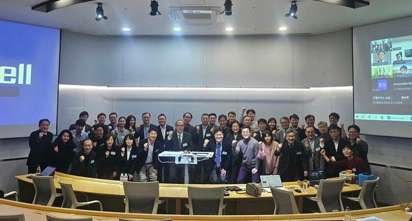 지난 22일, 2025&nbsp;AI경영학회&nbsp;동계통합학술대회에서 참가자들이 기념 촬영을 하고 있다.&nbsp;/aSSIST