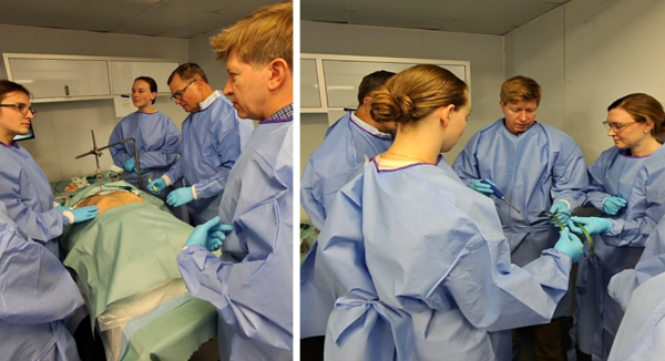 카데바 워크샵에 참가한 의료진이&nbsp;‘팩투스’&nbsp;제품에 대해 설명을 듣고 시연 하고 있는 모습 /엘앤케이바이오메드 제공