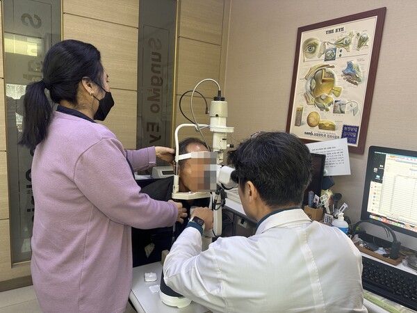 지역 협약의료기관에서 안과 진료를 하고있다. ⓒ광양시(포인트경제)