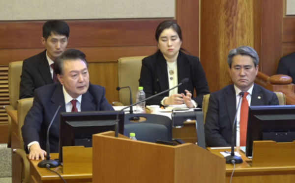 윤석열 대통령이 4일 서울 종로구 헌법재판소에서 열린 본인에 대한 탄핵심판 5차 변론에 피청구인으로 출석해 진술하고 있다. /사진=헌법재판소