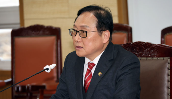 정인교 산업통상자원부 통상교섭본부장이 3일 세종시 정부세종청사에서 미국 신정부 대응 부내 TF회의를 주재하고 있다. /사진=뉴시스&nbsp;