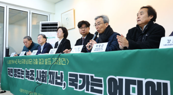 정혜경 진보당 의원이 3일 서울 종로구 환경운동연합에서 낙동강네트워크 등 환경단체가 주최한 사람 콧속 녹조(유해 남세균) 독소 검출 결과 발표 기자회견에서 발언하고 있다.이들은 낙동강 녹조 창궐 인근 주민들의 비강에서 녹조의 대표적 독소인 마이크로시스틴이 검출됐다고 발표했다. /사진=뉴시스