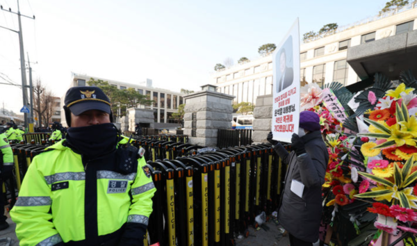윤석열 대통령 탄핵 심판 선고를 앞둔 14일 서울 종로구 헌법재판소 앞 /사진=뉴시스