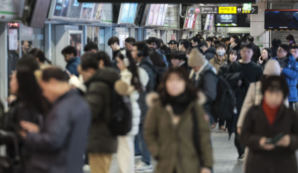 많은 눈이 내린 지난해 11월 서울 강남구 지하철2호선 강남역 승강장 /사진=뉴시스