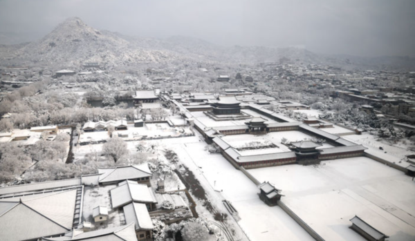 전국 곳곳에 많은 눈이 내린 18일 오전 서울 종로구 경복궁과 북악산에 눈이 쌓여있다. /사진=뉴시스