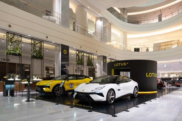경기도 성남시 현대백화점 판교점 1층 영국 스포츠카 브랜드 로터스의 '하우스 오브 로터스' 팝업스토어 전경