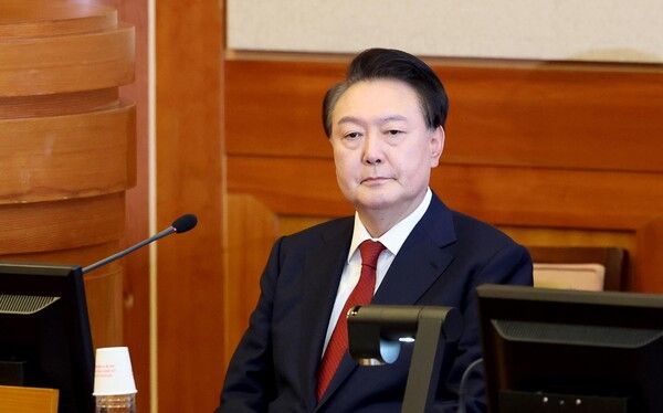 윤석열 대통령이 21일 서울 종로구 헌법재판소에서 열린 윤석열 대통령 탄핵심판 3차 변론기일에 출석하고 있다. /사진=뉴시스