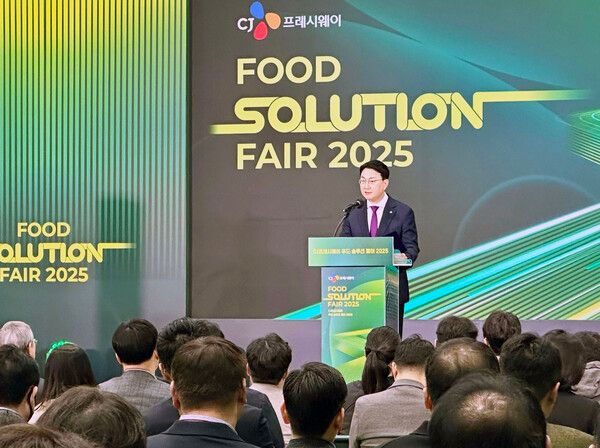 19일,&nbsp;서울 서초구&nbsp;양재동 aT센터에서 열린 '푸드 솔루션 페어 2025'에서 이건일 CJ프레시웨이 대표이사가 환영사를 하고 있다.
