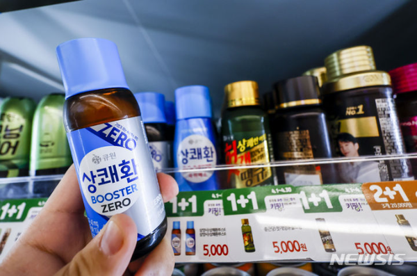 서울시내 편의점에 진열된 숙취해소제 / 뉴시스 (포인트경제)