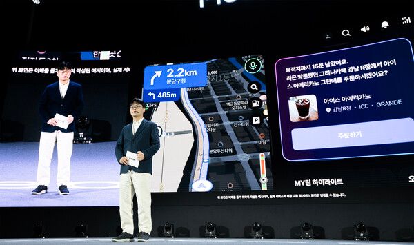 이재후 네이버앱 부문장이 'Pleos25' 개발자 컨퍼런스에서 발표를 하고 있다.