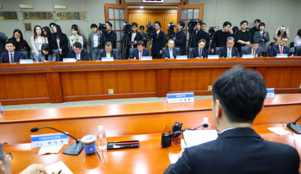 10일 오전 서울 여의도 금융투자협회에서 열린 금융감독원장-자산운용사 CEO 간담회에서 참석자들이 이복현 금융감독원장의 발언을 듣고 있다. /사진=뉴시스