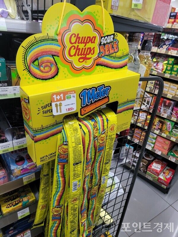 서울의 한 편의점에서 판매되고 있는&nbsp; '츄파춥스 사워벨트(유형: 캔디류)' 제품&nbsp;ⓒ포인트경제